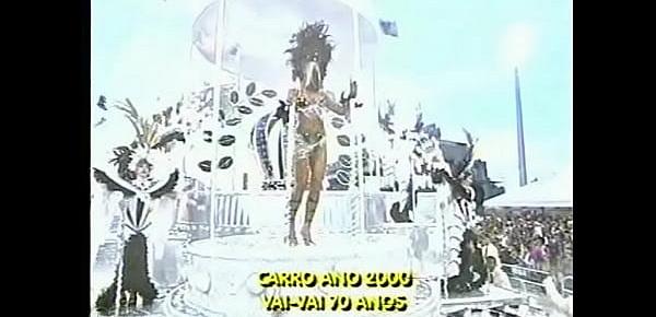  Feiticeira Joana Prado com a buceta de fora no Carnaval de 2000 Vai-Vai